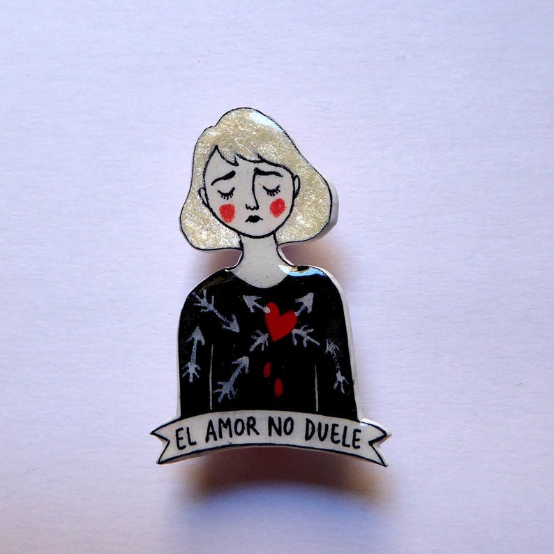 El amor no duele Love does not hurt OOAK. handmade pin