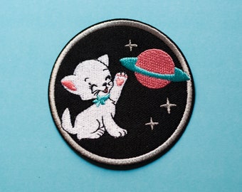 Cat playing with Saturn - embroidered iron-on patch