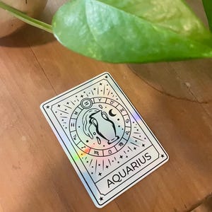 Wassermann Sternzeichen Tarot Aufkleber - Astrologie Geschenk - Holographischer oder glänzender Vinyl Aufkleber - Celestial Geburtstag Aufkleber