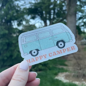 Pegatina de autocaravana feliz / Vinilo retro para furgoneta / Impermeable, brillante u holográfico / Bonita pegatina de viaje / 7,6 cm (3"), estética para aventuras al aire libre