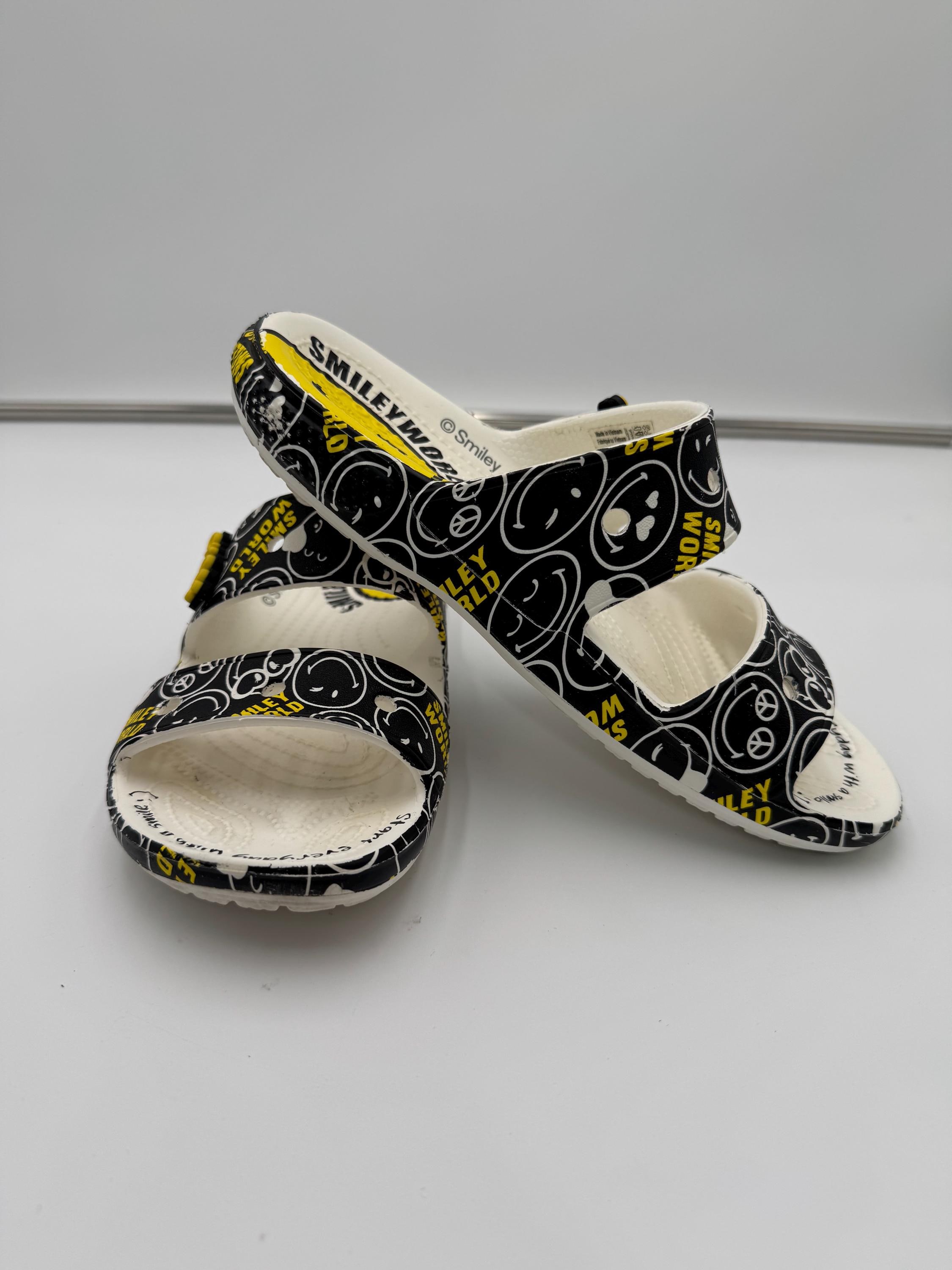 Crocs Limited Edition Smiley World Classic Slide Sandal Amazon.com | Crocs SmileyWorld Classic Clog Black/MultiMen main image 4