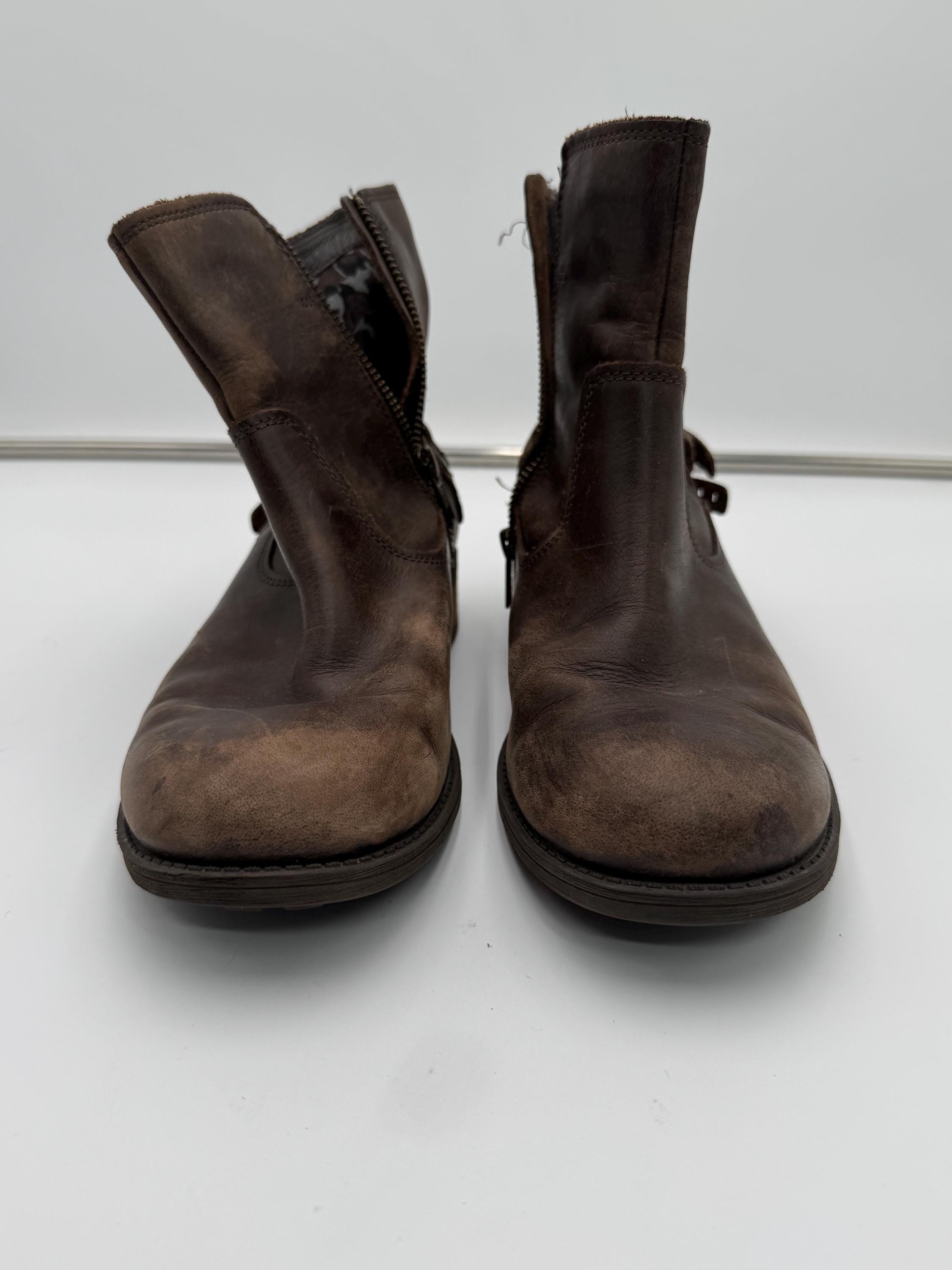UGG Australia Women display picture 2