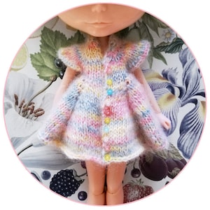 PADRÃO DE MALHA - Vestido Blythe com botões