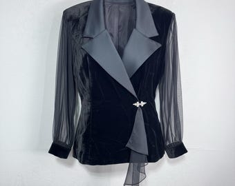 Top elegante vintage Alex Evenings 16 in velluto nero con maniche trasparenti e chiusura con strass.