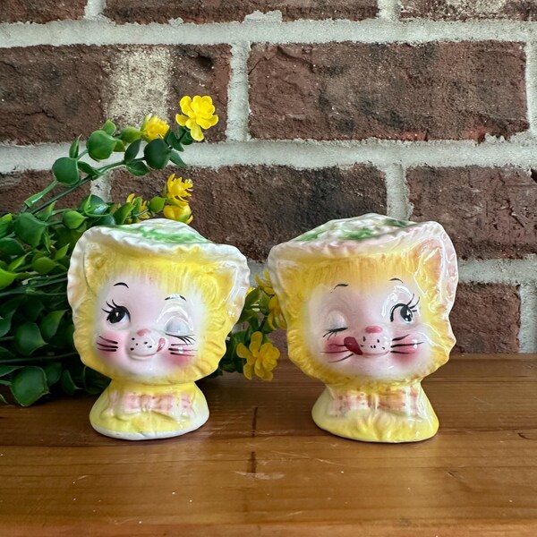 Miss Priss Enesco Japan Winking Kitty Cat Salt Pepper Shakers