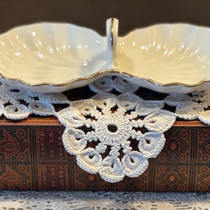 Vintage Lenox Fine Porcelain Double Clam Shell Dish-Loop Handle-24-Karet Gold Trim