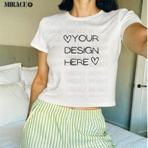 Bella Canvas 1010J2 baby-T-shirtmodel, y2k baby-shirtmodel dames, esthetisch crop-top T-shirtmodel, selfie-model, lifestyle-selfiemodel