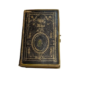Antique 19th Century Holy Bible Oxford Leather Pocket Edition Gilt Edges W/ Clasp