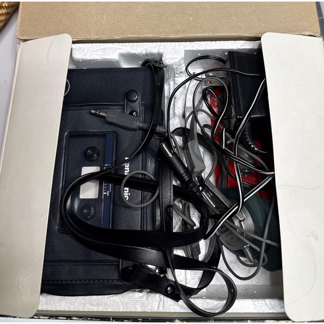 Collectible Vintage Panasonic RQ-J5 Mini Sterioo Cassette Player