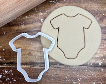 Tagliabiscotti a forma di tutina per neonati