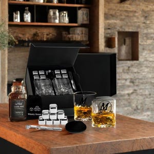 Personalisiertes Whisky-Geschenkset, individuell graviertes Glas, Box mit Monogrammsteinen, Trauzeugen Geschenk, Vater-Geburtstagsgeschenk für ihn, Geburtstagsgeschenk