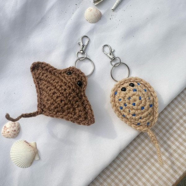 Gehäkelter Stachelrochen Plüsch Schlüsselanhänger | Handgemachtes Ozeantier | Aquarium inspiriert Marine Leben Geschenk