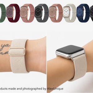 Puede incluir: Colección de correas para Apple Watch en varios colores, incluyendo verde, burdeos, rosa, gris, oro rosa, blanco, azul y negro. La imagen también muestra un primer plano de una correa beige con una hebilla de oro rosa y un reloj con una correa beige.
