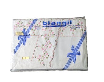 Antiek geborduurd "Blangil" laken - Puur katoen met roze bloemen - Nieuw, ongebruikt exemplaar uit oude voorraad