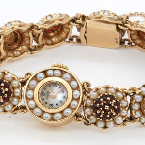 Antik Lucien Piccard klocka i 14 karat gult guld med granat och pärlor, pärlemorurtavla