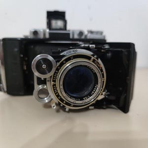 Fotocamera pieghevole Zeiss Ikon Ikonta 6x9 anni '50, obiettivo Tessar, formato medio con custodia