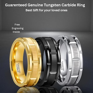 Può includere: Tre anelli in carburo di tungsteno in oro, nero e argento. Ogni anello ha un design strutturato e le parole "Tungsten Carbide" sono visibili sull'anello d'oro. L'immagine include il testo "Guaranteed Genuine Tungsten Carbide Ring" e "Free Engraving Inside."