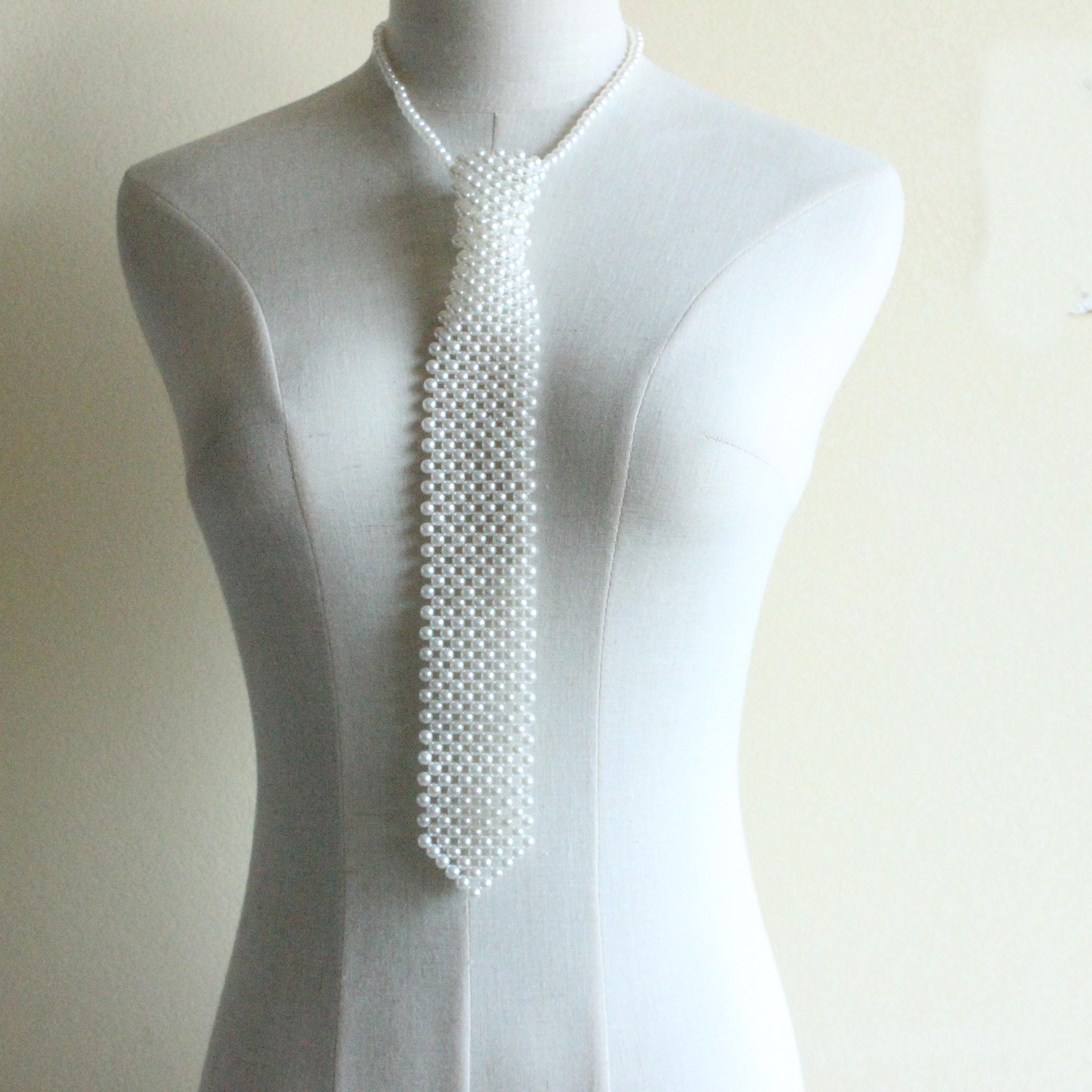 Cravatta In Perle Artificiali Bianche Fatte A Mano Per Donna - Collare A Catena Di Perle 36 Cm, Elegante E Raffinato