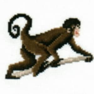 Könnte beinhalten: Ein brauner Affe mit einem eingerollten Schwanz ist in einem Kreuzstichmuster dargestellt. Der Affe befindet sich in einer Laufhaltung, sein rechtes Bein ist nach vorne gestreckt und sein linkes Bein ist hinter ihm gebeugt. Der Affe hält mit seiner rechten Hand einen Ast fest.