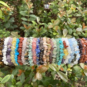 Pulsera de cristales naturales, joyería con cristales curativos, regalo bohemio para ella, pulsera minimalista de piedras energéticas.