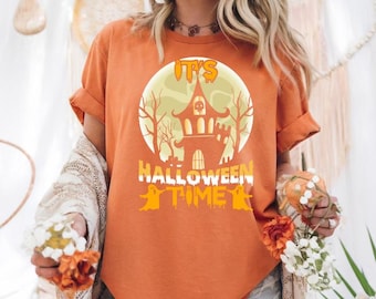 It’s Halloween Time Shirt, Haunted House Ghost Graphic Tee, Cute Spooky Season Shirt for Women, Fall October Trick or Treat Top