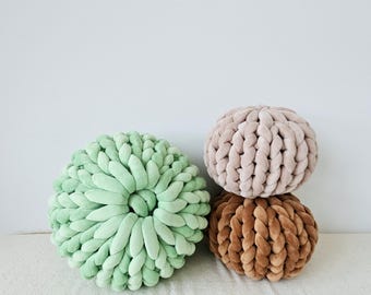 Chunky Velvet Knit Round Cushion: Hand-Knitted Vegan Throw Pillow