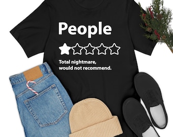 Camiseta de "Pesadilla total" con una estrella de "Gente divertida". No la recomendaría para hombres y mujeres.