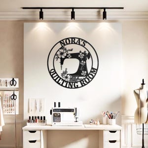 Letrero de metal personalizado para sala de costura con flor, letrero de acolchado personalizado para decoración de sala de costura, regalos para abuela, letrero de máquina de coser, sala de manualidades