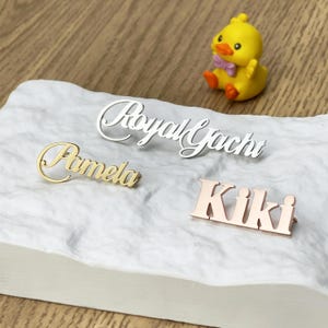 Broche con nombre personalizado, pin con nombre personalizado, insignia inicial, pin con letra de solapa, regalo del Día de la Madre, regalo de mujer, regalo de cumpleaños, regalo de fiesta
