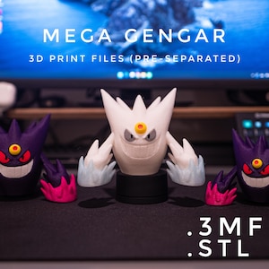 Könnte beinhalten: Eine Ansammlung von 3D-gedruckten Figuren, darunter ein weißes Mega Gengar mit gelbem Edelstein und blauen Akzenten, sowie zwei lila Gengar-Figuren. Der Text "MEGA GENGAR" und "3D PRINT FILES (PRE-SEPARATED)" ist zu sehen.