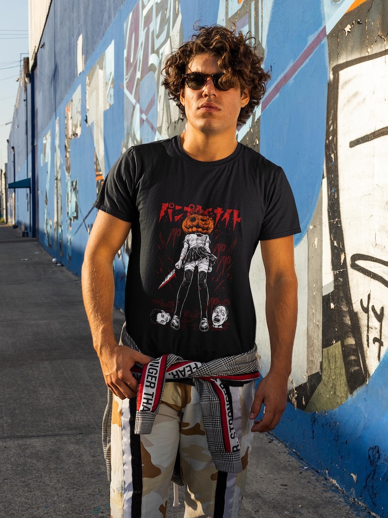 Naoko Kirino T-shirt, retro skräckmangastil, japansk streetwear från 90-talet bild 3