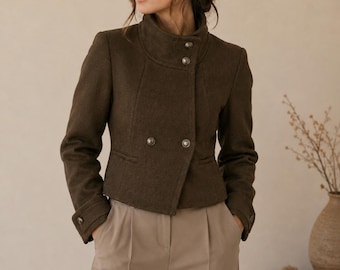 Veste en laine pour femme, manteau marron style militaire, col montant, coupe ajustée, idéal pour l'automne et l'hiver.