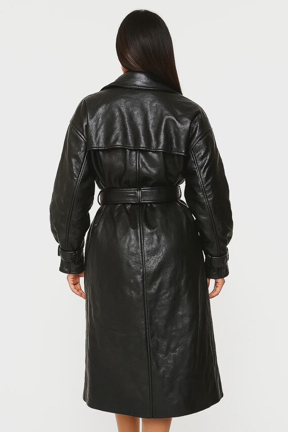 本革トレンチコート ブラックベルト付きオーバーコート クラシックな冬