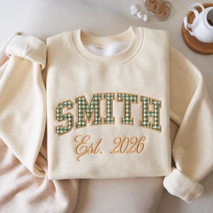 Anpassad namnbroderad tröja, Varsity Patch Letter Crew Neck, Personlig skoltröja, College-inspirerad gåva
