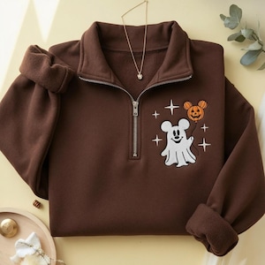 Musse Pigg Spöke Quarter Zip, Disney Halloween Broderad Tröja, Minnie Pumpkin Tröja, Spooky Season Disneyland Outfit, Boo Crew Gåva