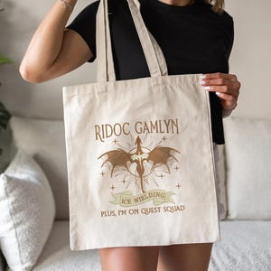 Sac fourre-tout Basgiath War College, toile brodée sur la quatrième aile, cavalier de dragon, quadrant cavaliers, cadeau lecteur fantastique, livresque pour fan EBH033