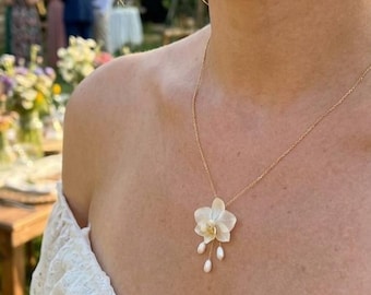 Collana con vera orchidea e perla, ciondolo floreale da sposa, gioiello con fiore bianco fatto a mano