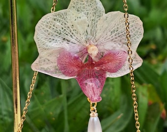 Handmade Real Orchid Resin Necklace: 3D Floral Jewelry