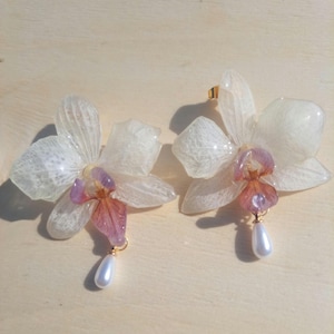 Real Orchid Pearl Drop Earrings, Botanical gift, Real Flower Earrings, Pearl Dangle Earrings, Valentines day gift, Bridal earrings