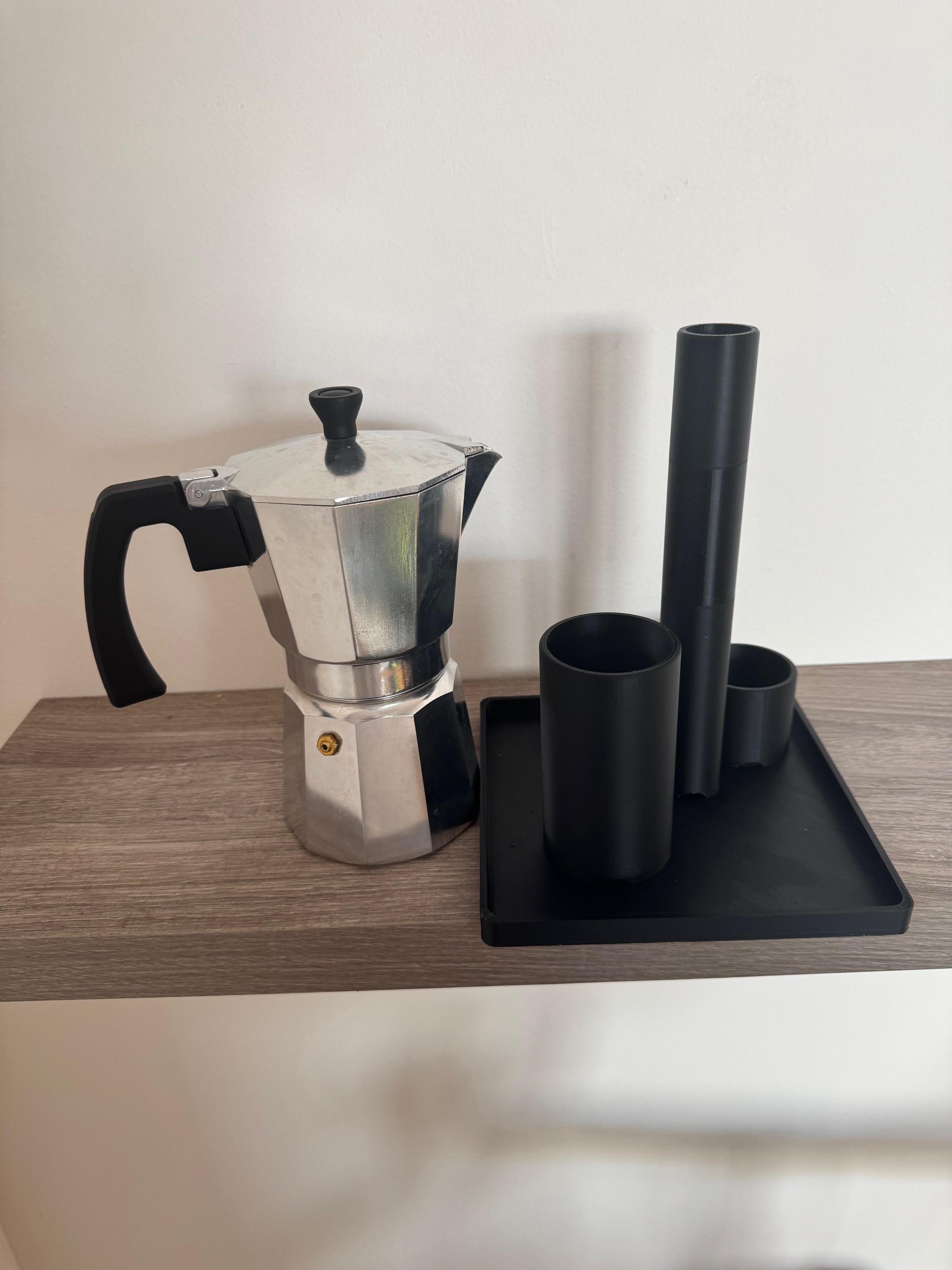 MOKA出品 Bialetti / GROSCHE Moka Express用の乾燥・保管スタンド。最大9カップ
