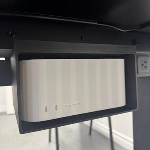 Magnetic support for Mac Studio M4 - M3 . Compatible with all Secretlab desks.