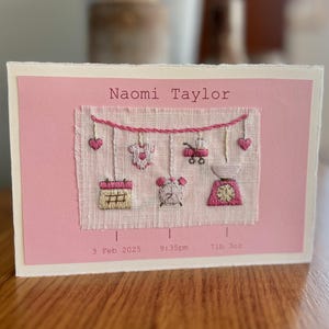 Biglietto di auguri personalizzato per neonato ricamato a mano in rosa, con nome, data di nascita, ora e peso Bellissimo ricordo facile da incorniciare Spedizione in giornata