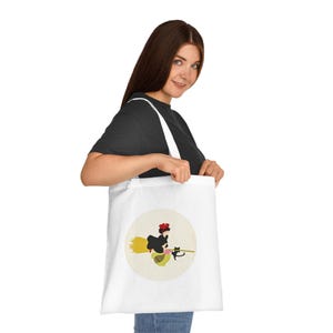 Kikis Lieferservice Tasche - Studio Ghibli inspirierte Tasche - Niedliches Chibi Hexen und Katzen Design - Anime Fan Geschenk - Magisches Mädchen Keramiktasche