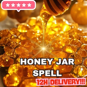 Puede incluir: Primer plano de miel vertiéndose de un cucharón de miel de madera sobre un panal. La imagen presenta el texto "HONEY JAR SPELL" y "12H DELIVERY!!!" en blanco y rosa. Una pancarta rosa con cinco estrellas está en la esquina superior izquierda.