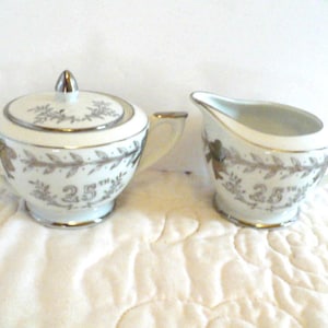 Prezent na srebrną rocznicę ślubu dla pary, rocznica ślubu, radosne świętowanie, kolekcja vintage, porcelana lewa, cukierniczka, zestaw do śmietanki, elegancki