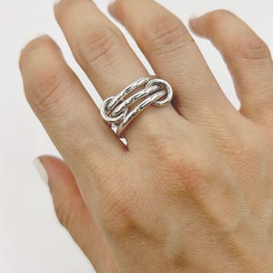 Sterling Silber Linked Ring Trio: Handgemachte stapelbare Bandset, Triumph Ring (Klassischer Stil)