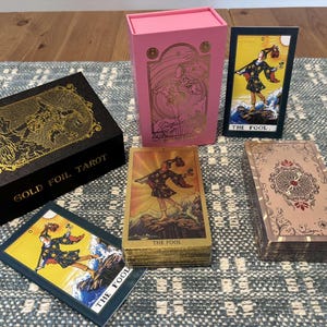 Jeux de tarot étanches haut de gamme - Feuille d'or à six coeurs et bouclier circulaire en or rose | Durable, résistant aux rayures, prêt à offrir