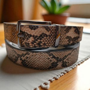 Ręcznie robiony skórzany pasek z nadrukiem węża w pytona – dwustronny, egzotyczny pasek w stylu western
