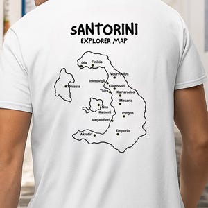 -shirt carte de l'explorateur de Santorin | Vêtements de voyage | Souvenir touristique | Équipement d'aventure | Chemise de vacances d'été | T-shirt île grecque