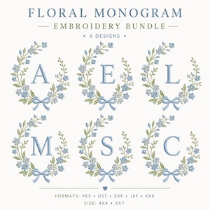 Può includere: Pacchetto di ricamo con monogramma floreale con sei disegni. Ogni disegno presenta una lettera (A, E, L, M, S, C) in azzurro, circondata da una ghirlanda floreale con fiori blu e un fiocco. Il testo "FLORAL MONOGRAM EMBROIDERY BUNDLE" è in alto.